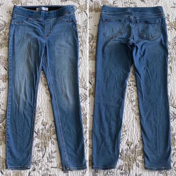 Old Navy Rockstar Jeggings Med Wash Blue • 8 - Picture 2 of 6
